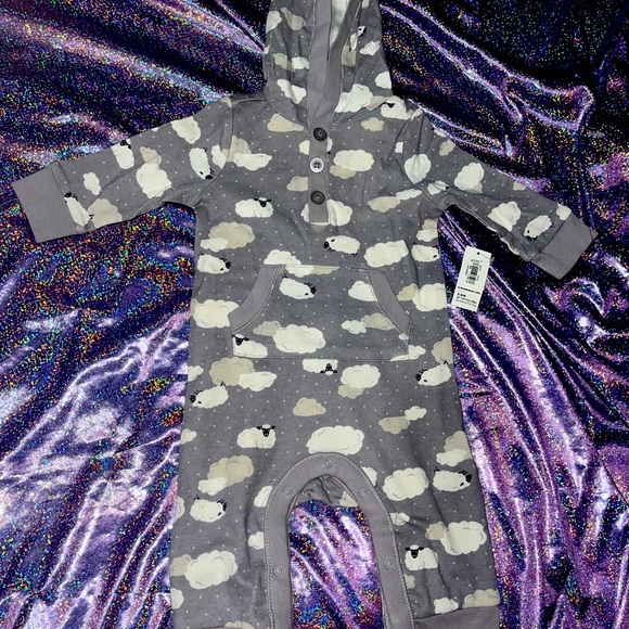 Old Navy Infant Sleeper - Picture 1 of 6